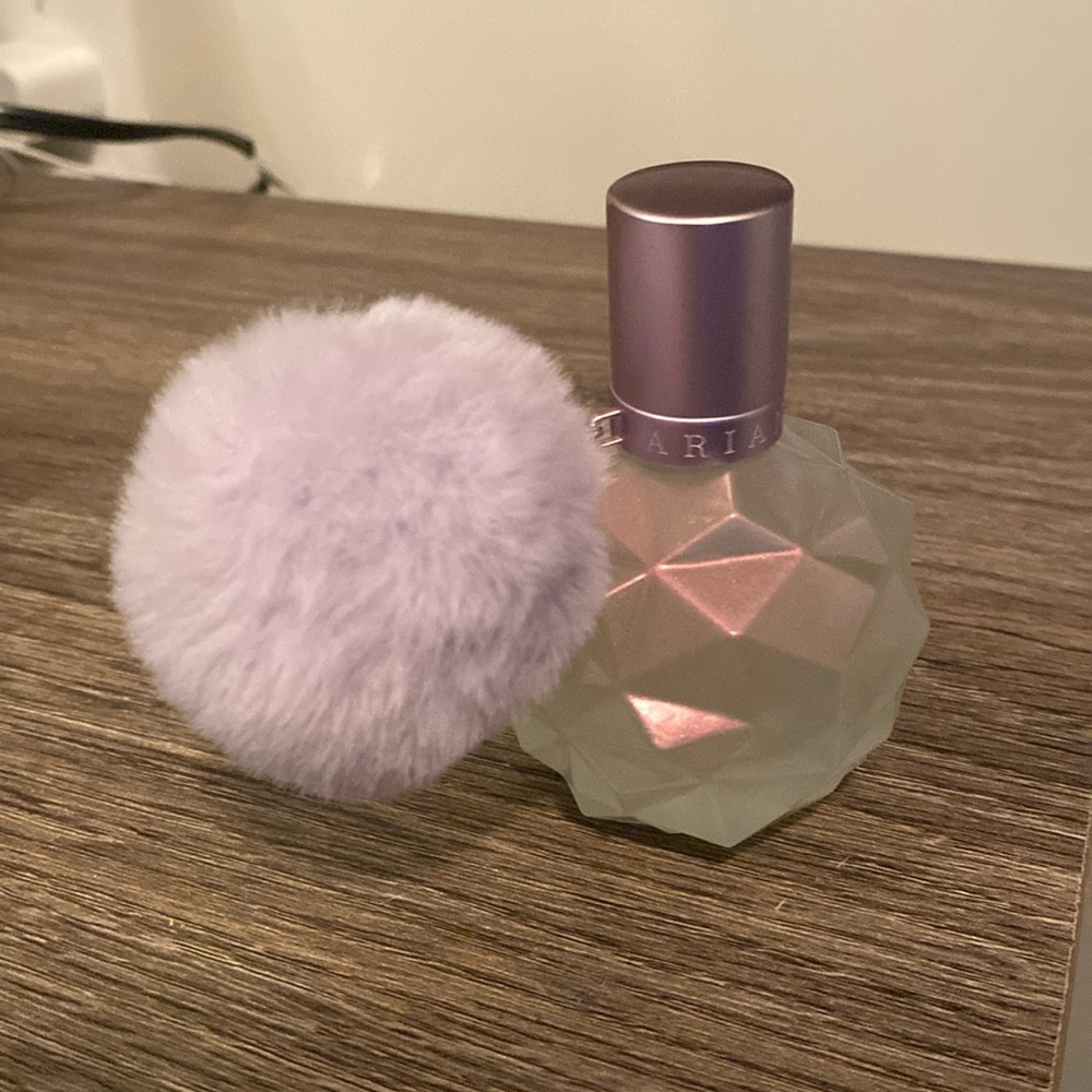 Moonlight perfume Ariana grande 1.0 oz